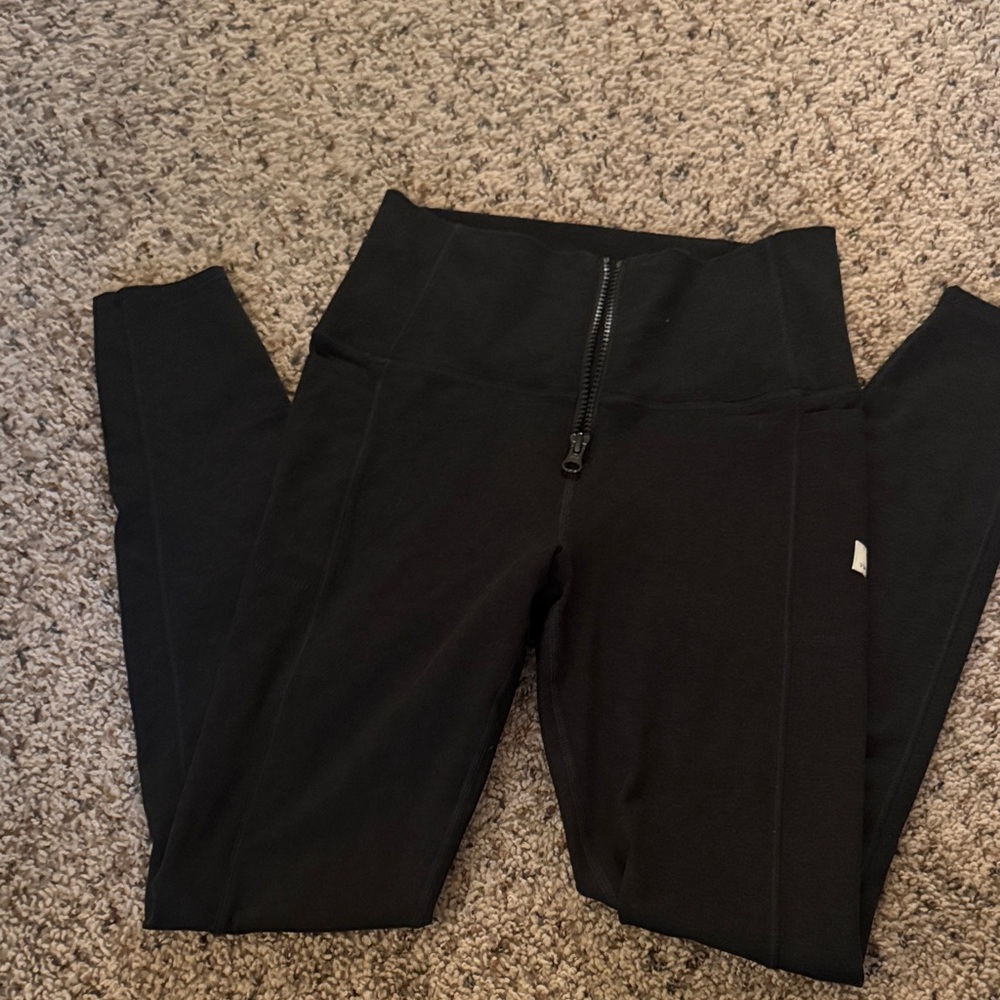 Vuori women’s Small Black Leggings with Zipper